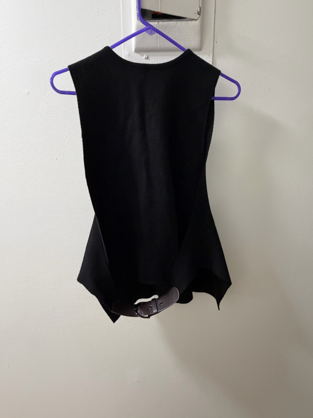 Slate & Willow Black Belted Knit Tunic Top Asymmetrical Hem Sleeveless Size L - Picture 3 of 5